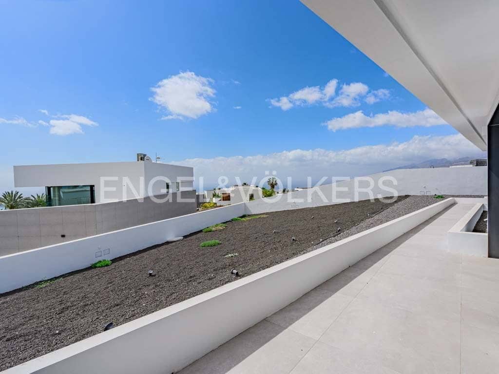 3 bedroom Villa for sale in Guia de Isora with pool garage - € 3,290,000 (Ref: 8183254)