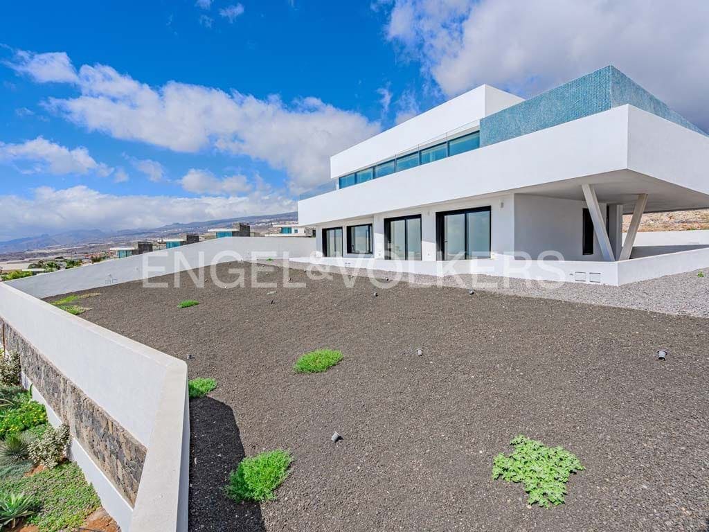 3 bedroom Villa for sale in Guia de Isora with pool garage - € 3,290,000 (Ref: 8183254)