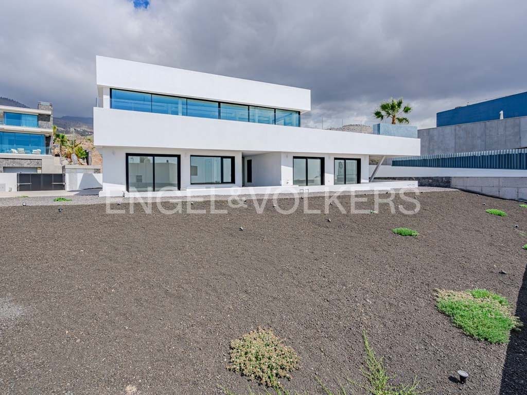 3 bedroom Villa for sale in Guia de Isora with pool garage - € 3,290,000 (Ref: 8183254)