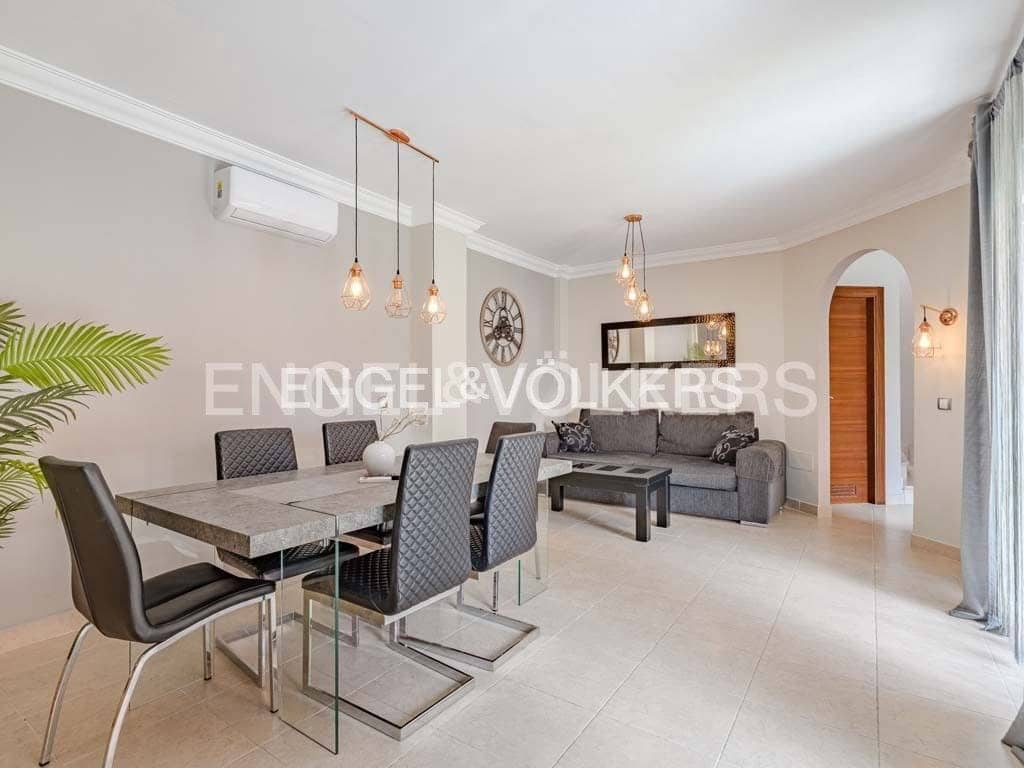 4 soverom Villa til salgs i Los Cristianos med svømmebasseng - € 795 000 (Ref: 8212859)