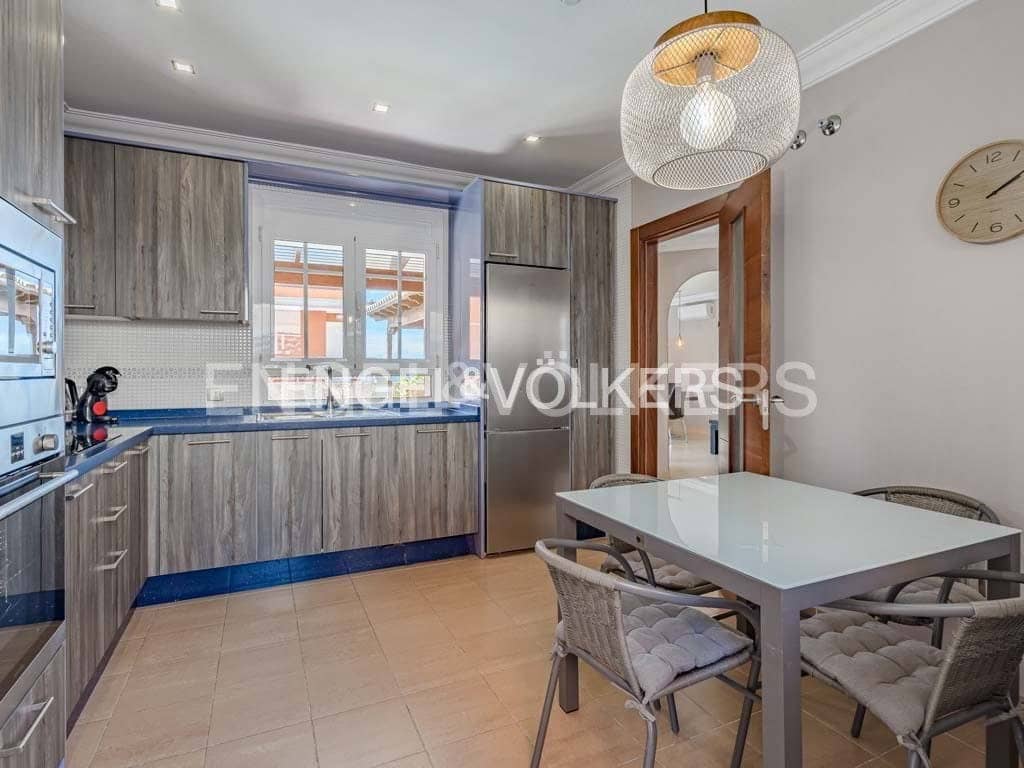 4 soverom Villa til salgs i Los Cristianos med svømmebasseng - € 795 000 (Ref: 8212859)