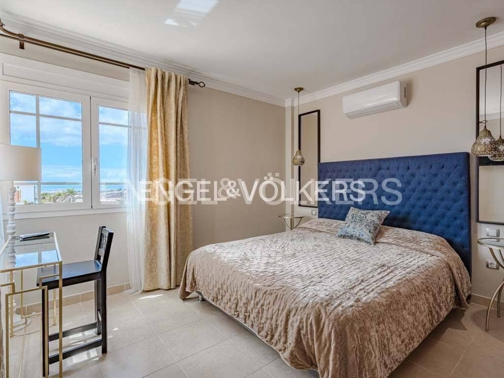 4 soverom Villa til salgs i Los Cristianos med svømmebasseng - € 795 000 (Ref: 8212859)