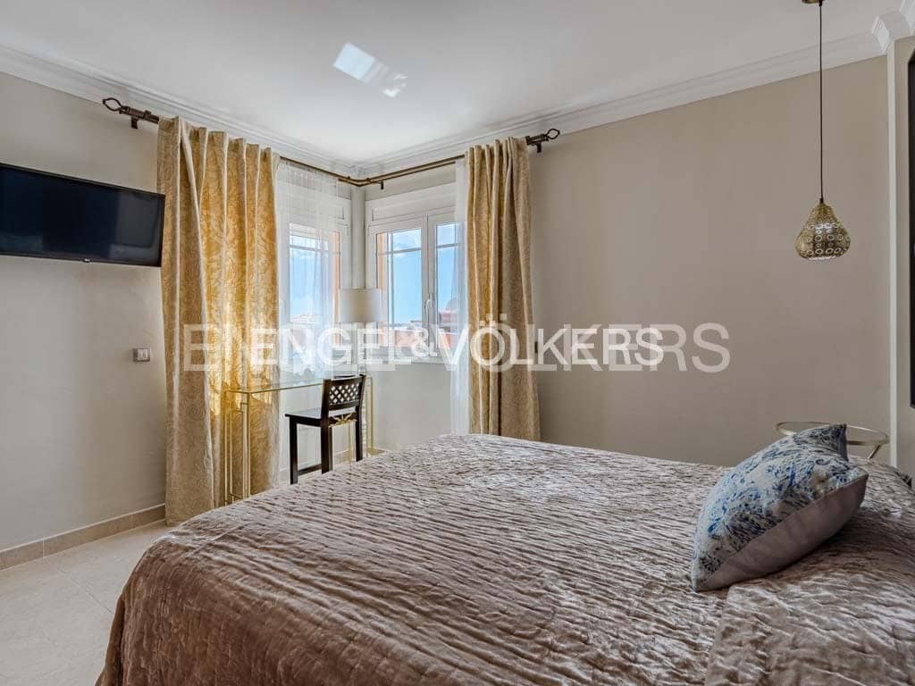 4 soverom Villa til salgs i Los Cristianos med svømmebasseng - € 795 000 (Ref: 8212859)