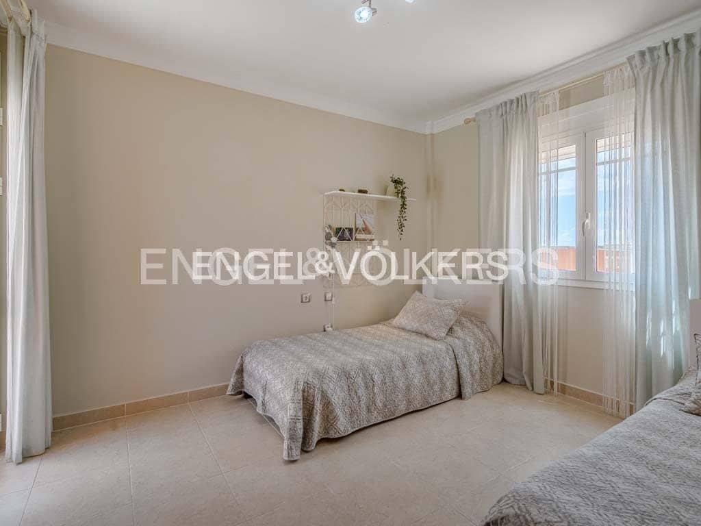 4 soverom Villa til salgs i Los Cristianos med svømmebasseng - € 795 000 (Ref: 8212859)