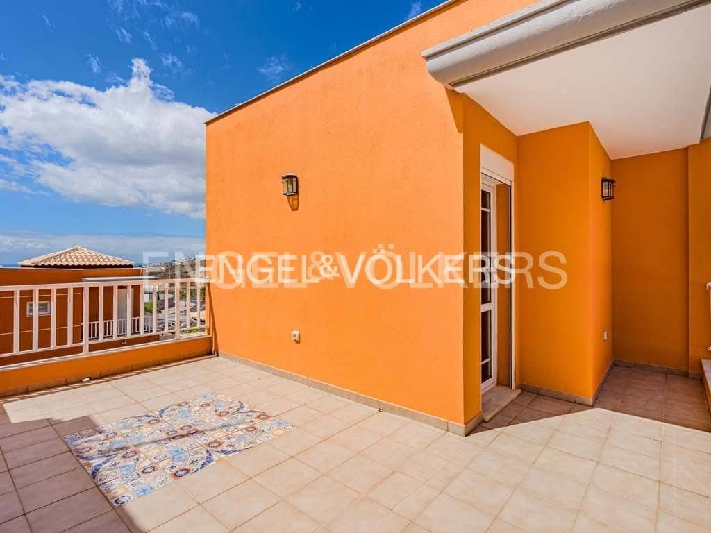 4 soverom Villa til salgs i Los Cristianos med svømmebasseng - € 795 000 (Ref: 8212859)