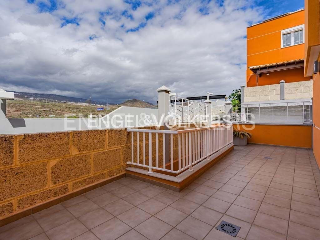 4 soverom Villa til salgs i Los Cristianos med svømmebasseng - € 795 000 (Ref: 8212859)