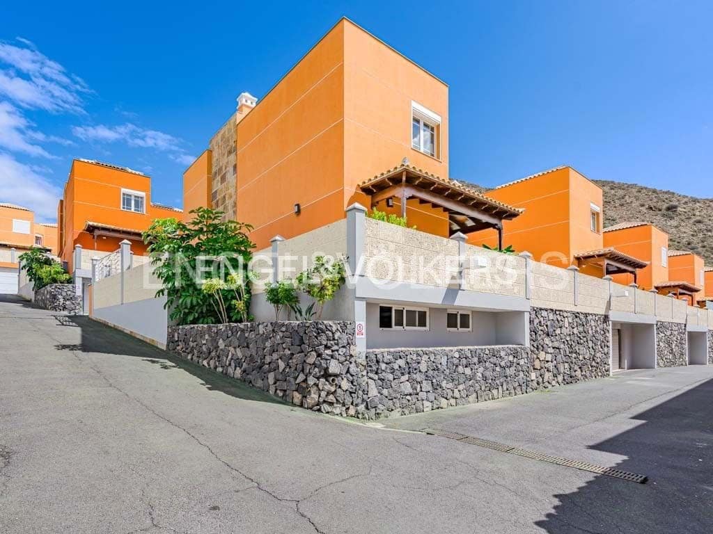4 soverom Villa til salgs i Los Cristianos med svømmebasseng - € 795 000 (Ref: 8212859)