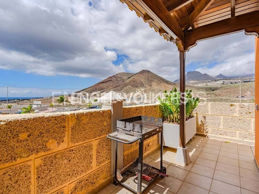 4 soverom Villa til salgs i Los Cristianos med svømmebasseng - € 795 000 (Ref: 8212859)