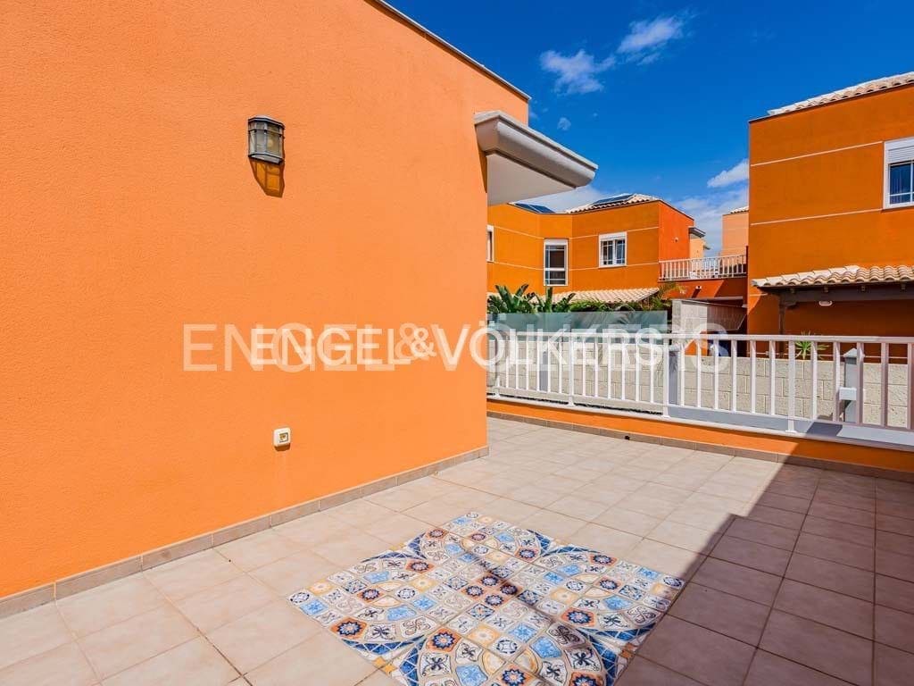 4 soverom Villa til salgs i Los Cristianos med svømmebasseng - € 795 000 (Ref: 8212859)