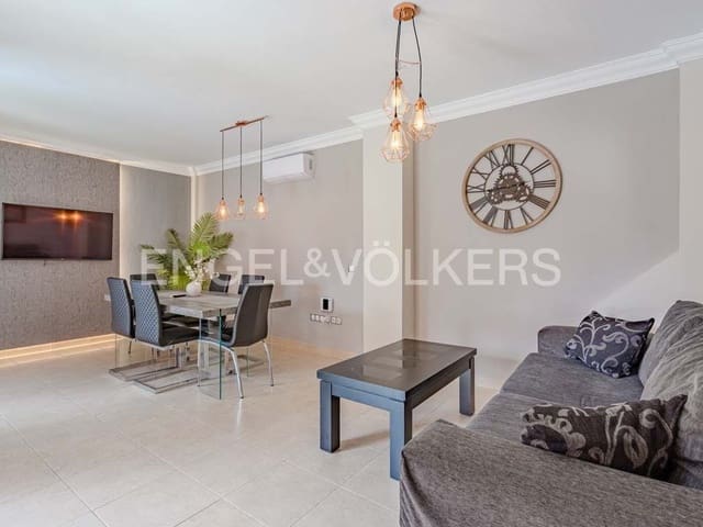 4 bedroom Villa for sale in Los Cristianos, Arona with pool - € 795,000 (Ref: 8212859)