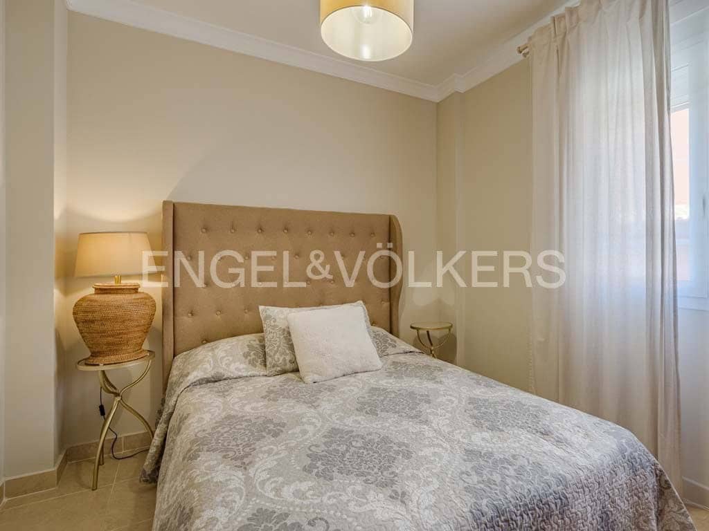 4 bedroom Villa for sale in Los Cristianos with pool - € 795,000 (Ref: 8212859)