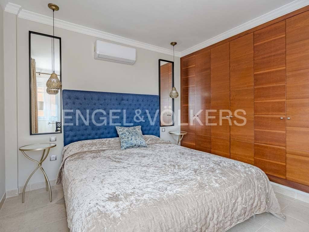 4 bedroom Villa for sale in Los Cristianos with pool - € 795,000 (Ref: 8212859)