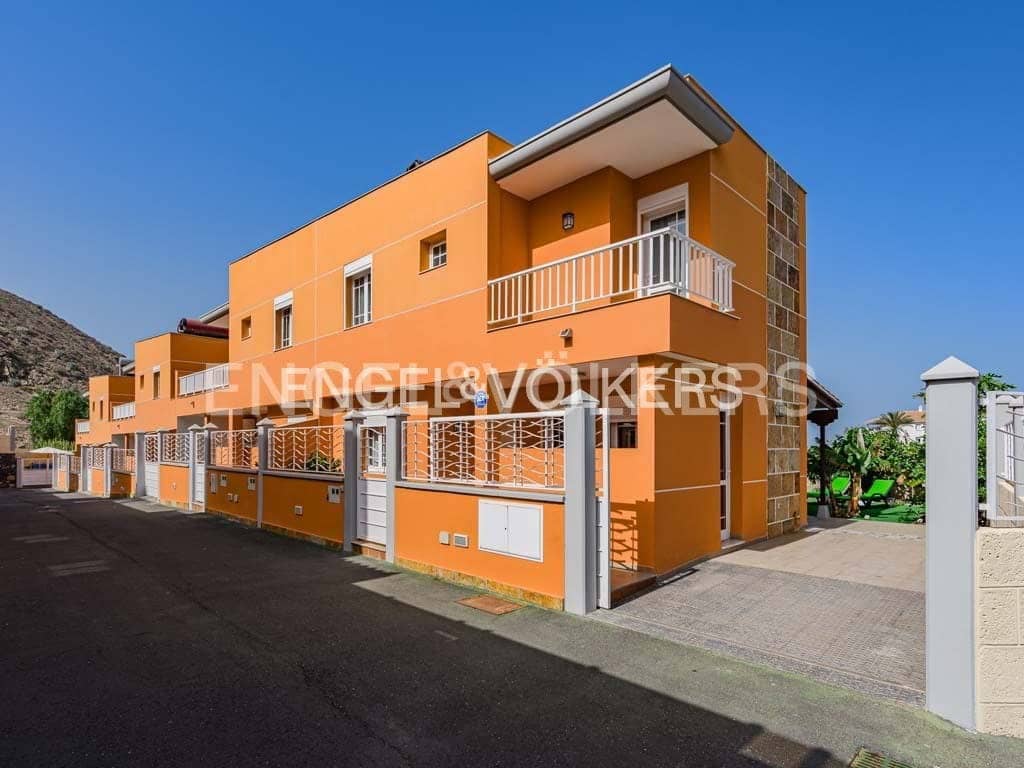 4 soveværelse Villa til salg i Los Cristianos - € 775.000 (Ref: 8238383)
