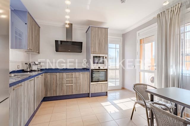 4 makuuhuone Huvila myytävänä paikassa Los Cristianos, Arona - 775 000 € (Ref: 8238383)