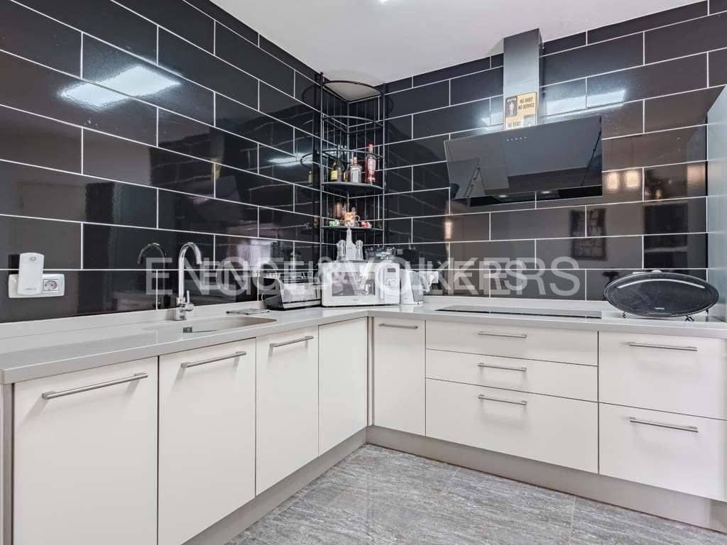 6 sypialnia Willa na sprzedaż w San Eugenio z basenem garażem - 1 995 000 € (Ref: 8288951)