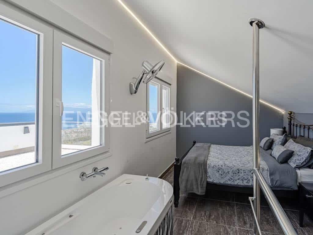 6 sypialnia Willa na sprzedaż w San Eugenio z basenem garażem - 1 995 000 € (Ref: 8288951)