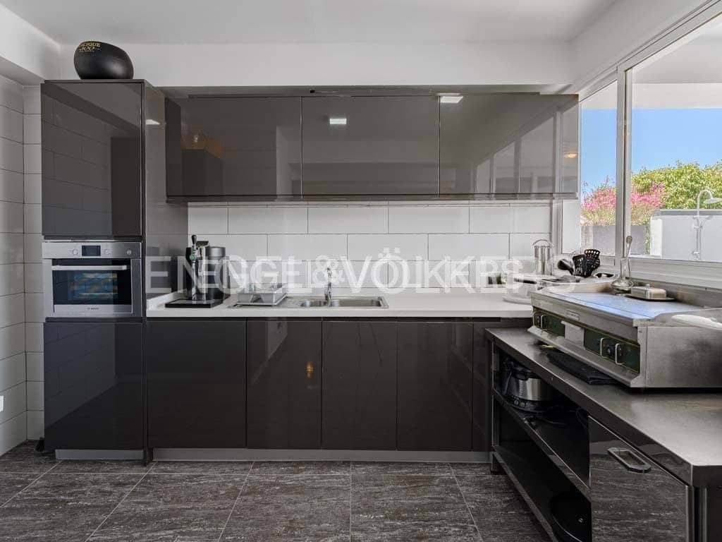 6 sypialnia Willa na sprzedaż w San Eugenio z basenem garażem - 1 995 000 € (Ref: 8288951)