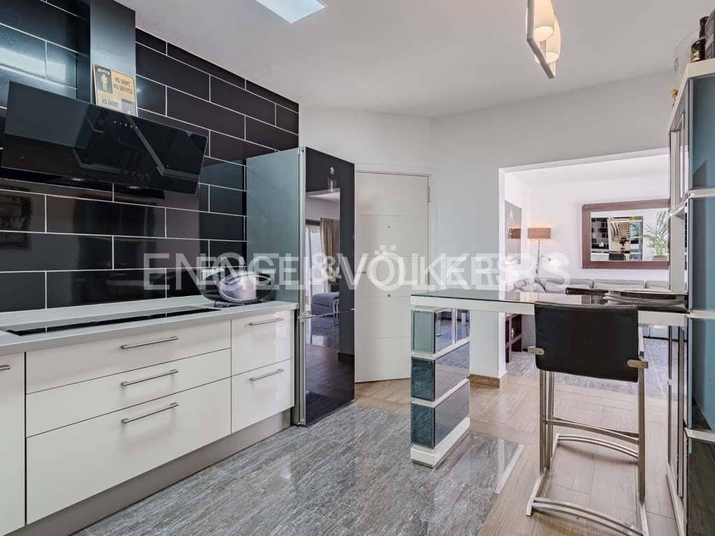 6 sypialnia Willa na sprzedaż w San Eugenio z basenem garażem - 1 995 000 € (Ref: 8288951)