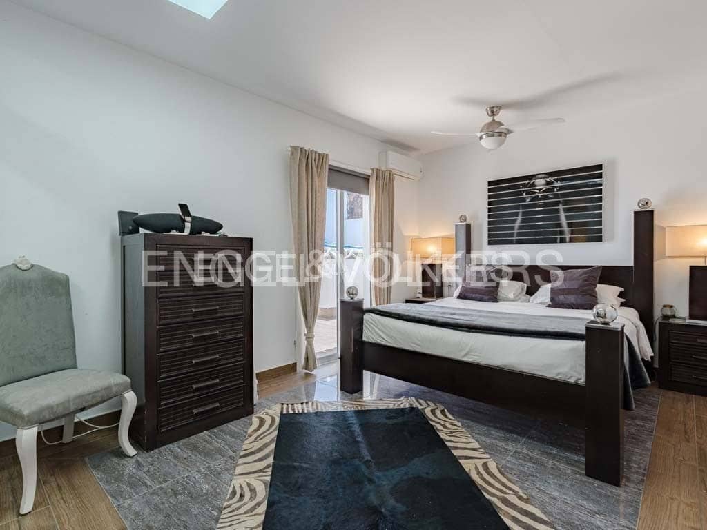 6 sypialnia Willa na sprzedaż w San Eugenio z basenem garażem - 1 995 000 € (Ref: 8288951)