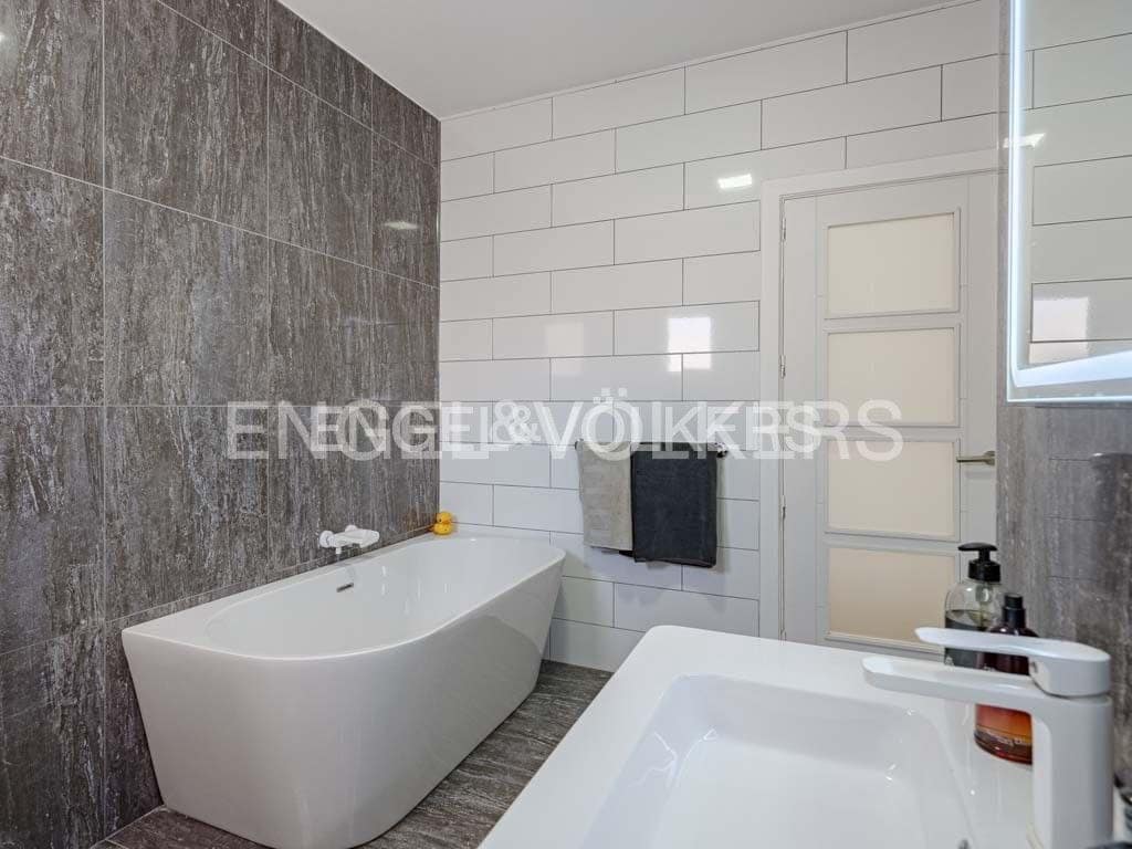 6 sypialnia Willa na sprzedaż w San Eugenio z basenem garażem - 1 995 000 € (Ref: 8288951)