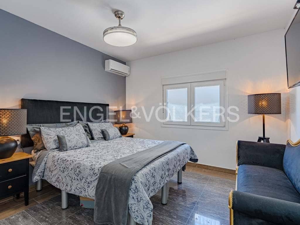 6 Zimmer Villa zu verkaufen in San Eugenio mit Pool Garage - 1.995.000 € (Ref: 8288951)