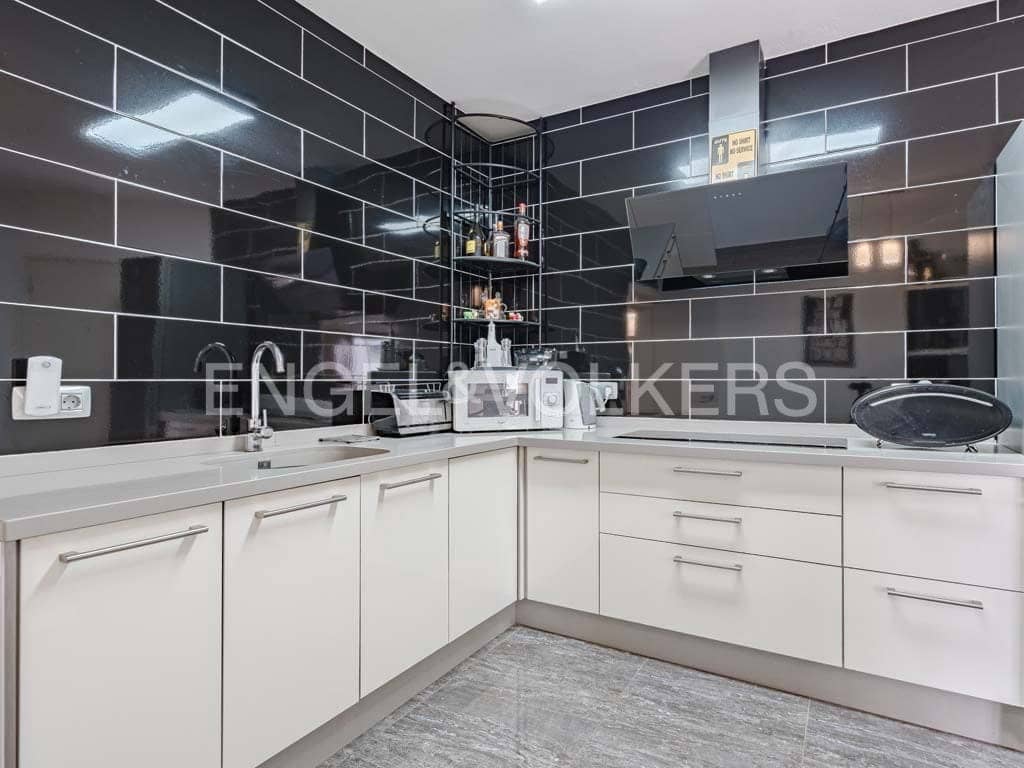 6 Zimmer Villa zu verkaufen in San Eugenio mit Pool Garage - 1.995.000 € (Ref: 8288951)