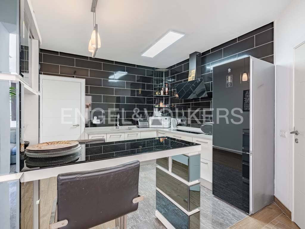 6 Zimmer Villa zu verkaufen in San Eugenio mit Pool Garage - 1.995.000 € (Ref: 8288951)