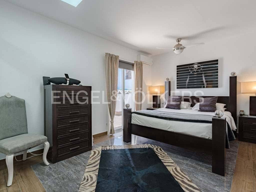 6 Zimmer Villa zu verkaufen in San Eugenio mit Pool Garage - 1.995.000 € (Ref: 8288951)