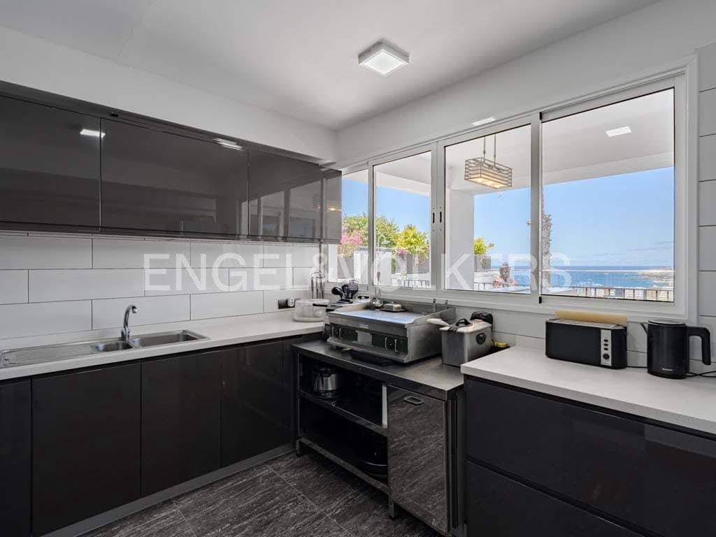 6 Zimmer Villa zu verkaufen in San Eugenio mit Pool Garage - 1.995.000 € (Ref: 8288951)