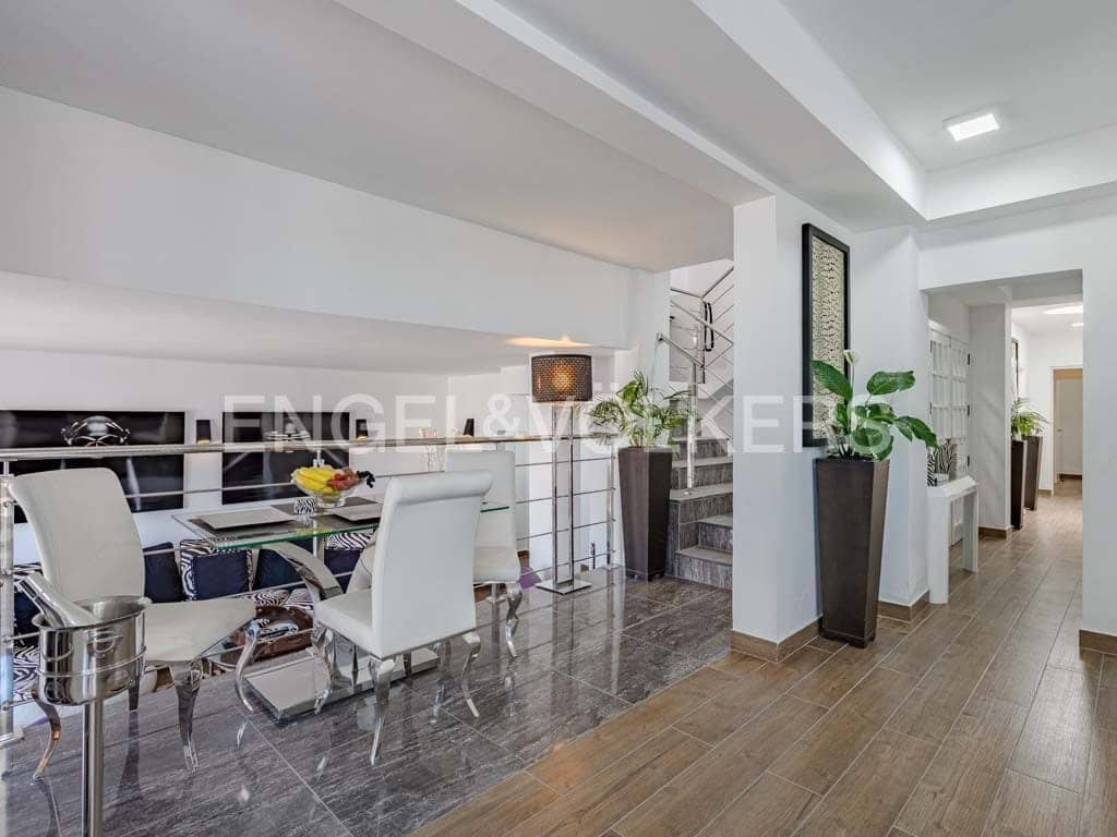 6 Zimmer Villa zu verkaufen in San Eugenio mit Pool Garage - 1.995.000 € (Ref: 8288951)