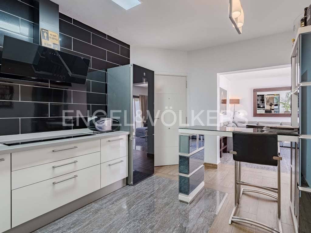 6 Zimmer Villa zu verkaufen in San Eugenio mit Pool Garage - 1.995.000 € (Ref: 8288951)