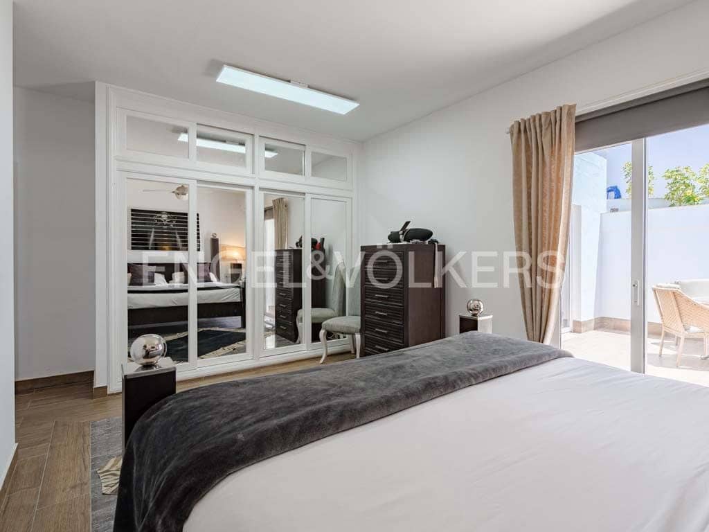 6 Zimmer Villa zu verkaufen in San Eugenio mit Pool Garage - 1.995.000 € (Ref: 8288951)