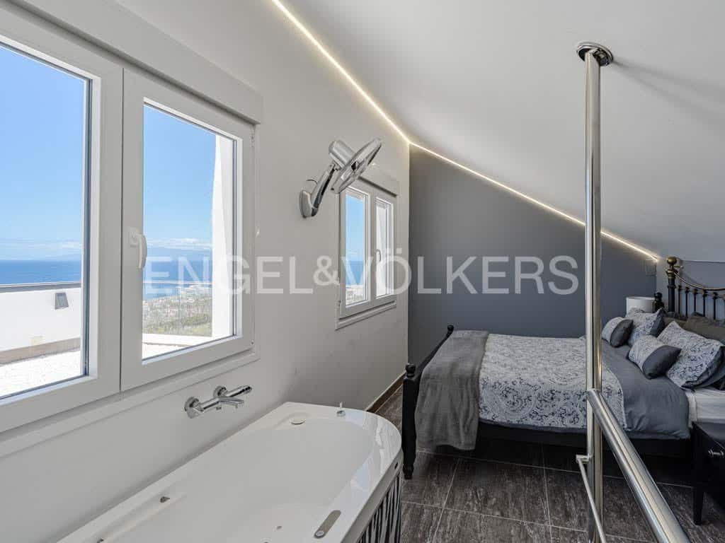 6 Zimmer Villa zu verkaufen in San Eugenio mit Pool Garage - 1.995.000 € (Ref: 8288951)