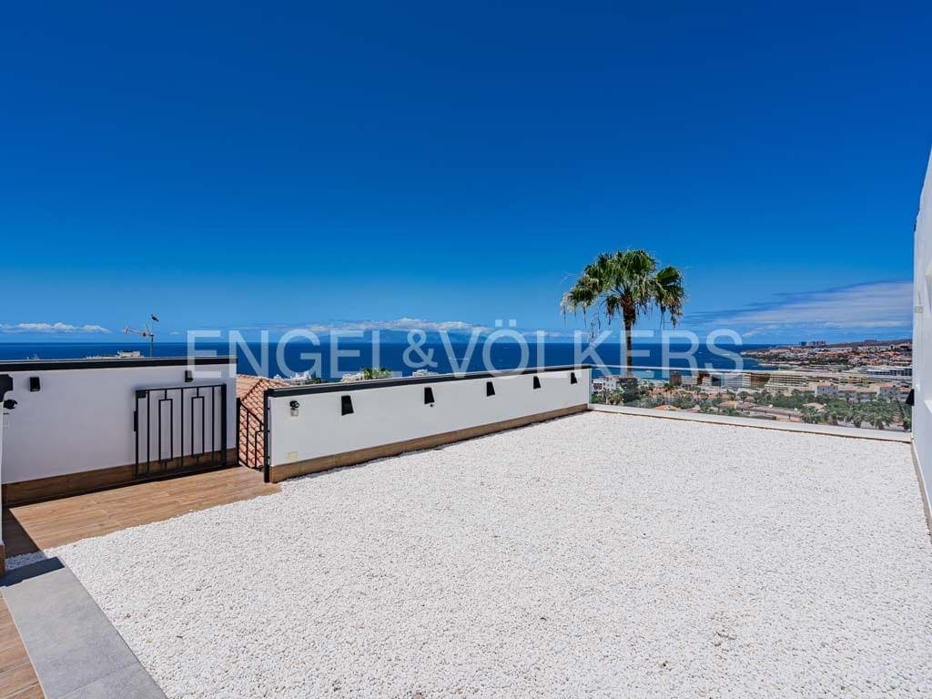 6 Zimmer Villa zu verkaufen in San Eugenio mit Pool Garage - 1.995.000 € (Ref: 8288951)