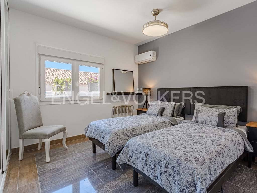 6 Zimmer Villa zu verkaufen in San Eugenio mit Pool Garage - 1.995.000 € (Ref: 8288951)