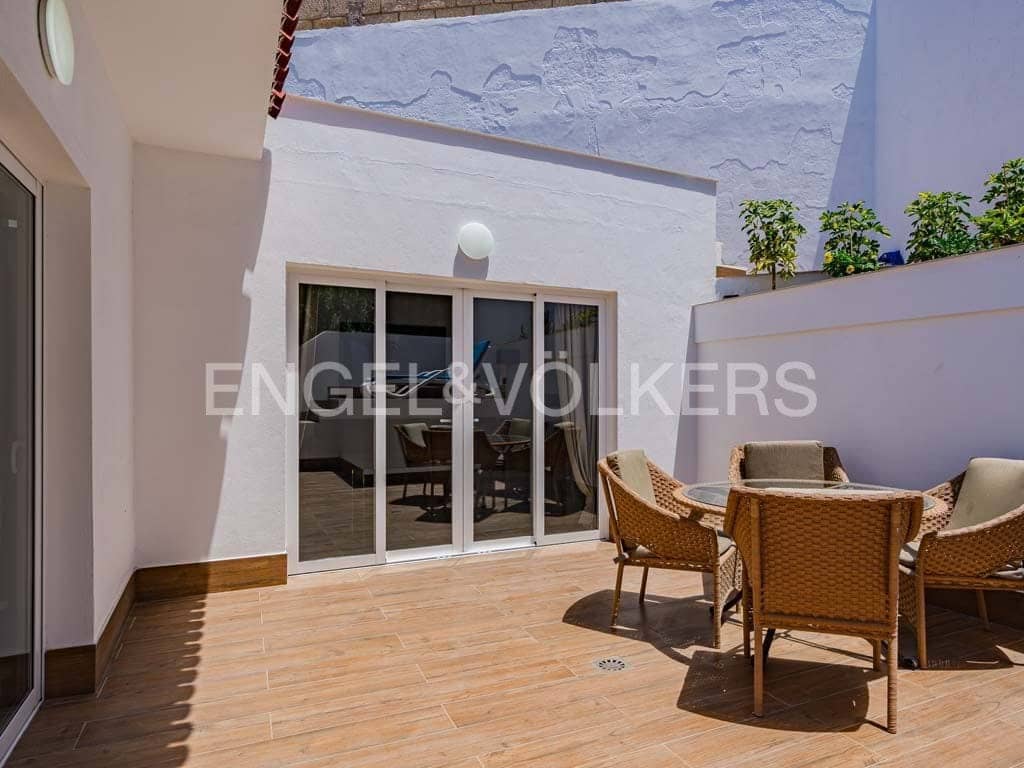 6 Zimmer Villa zu verkaufen in San Eugenio mit Pool Garage - 1.995.000 € (Ref: 8288951)