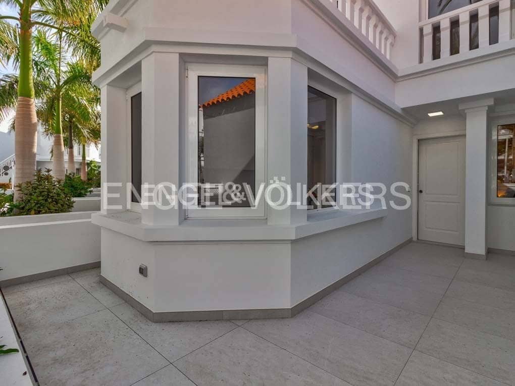 3 soveværelse Villa til salg i Adeje med swimmingpool - € 1.400.000 (Ref: 8304549)