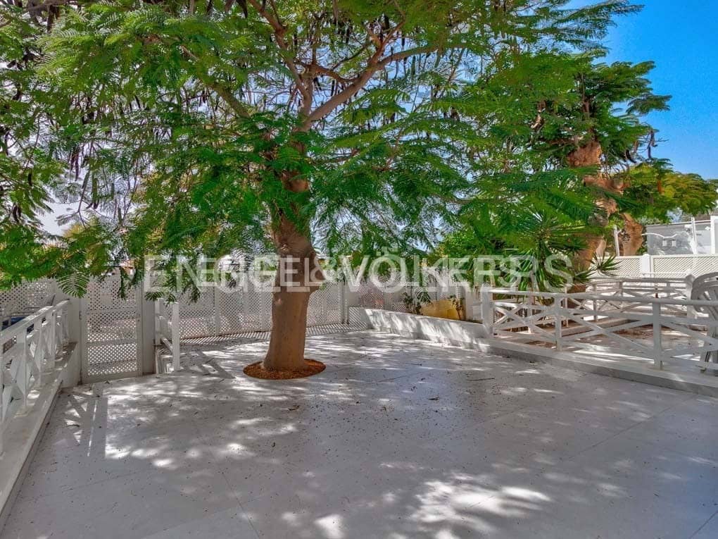 3 soveværelse Villa til salg i Adeje med swimmingpool - € 1.400.000 (Ref: 8304549)