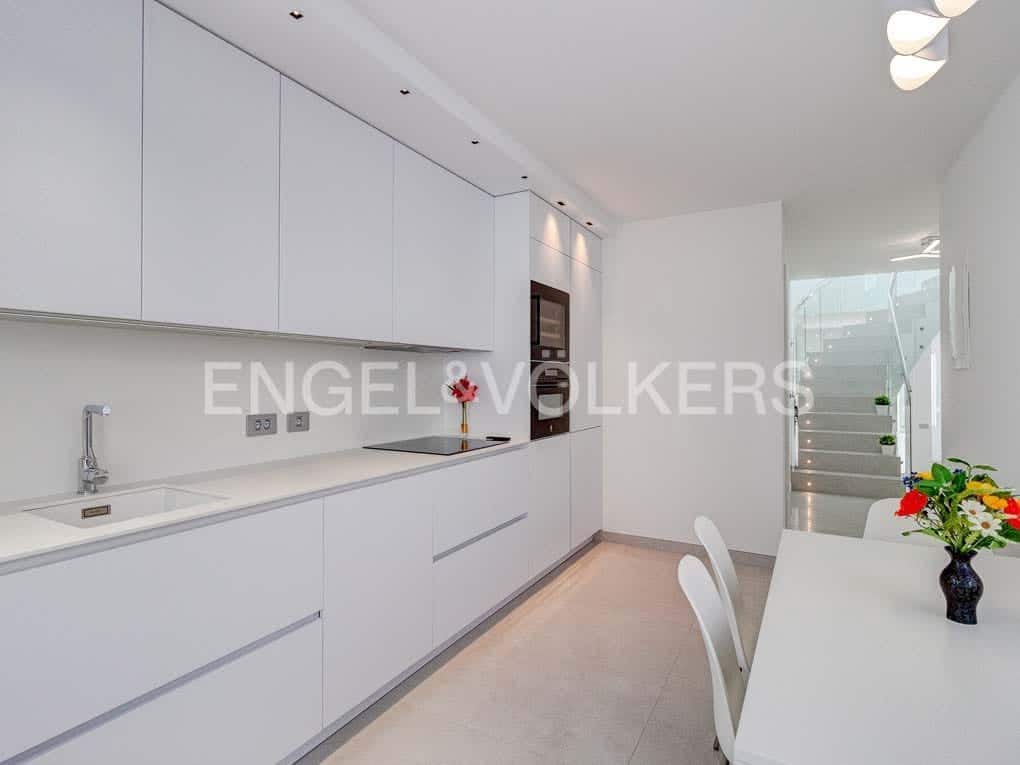 3 bedroom Villa for sale in Adeje with pool - € 1,400,000 (Ref: 8304549)