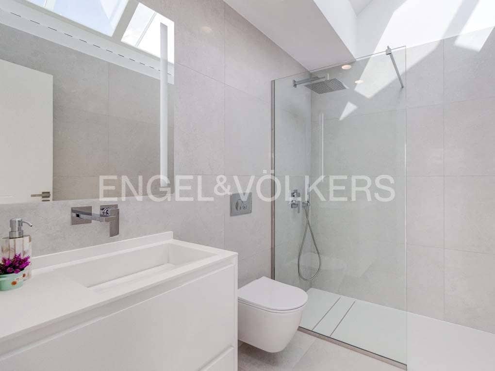 3 bedroom Villa for sale in Adeje with pool - € 1,400,000 (Ref: 8304549)