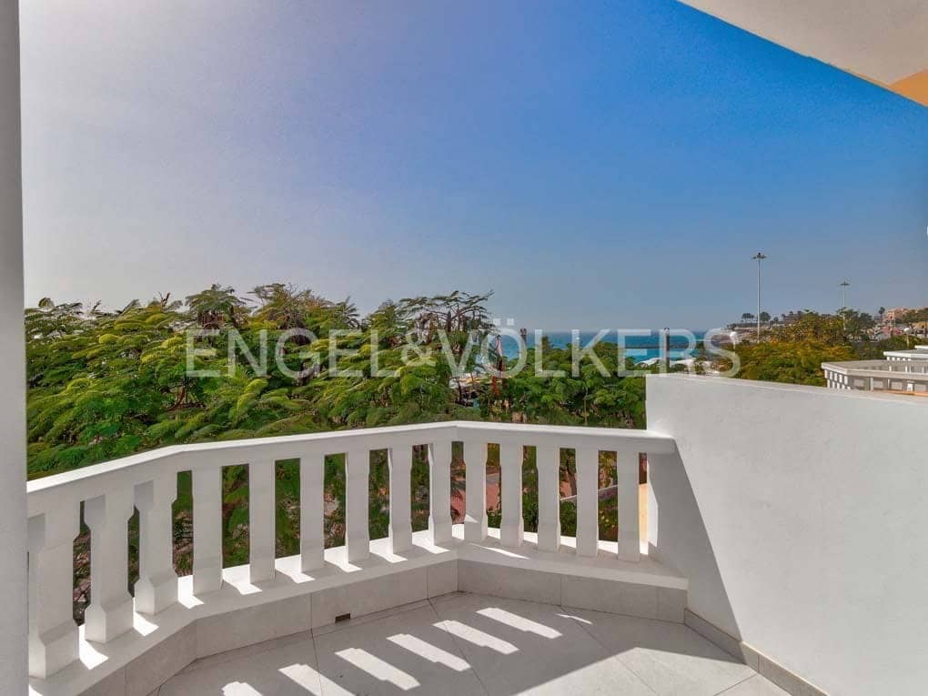 3 bedroom Villa for sale in Adeje with pool - € 1,400,000 (Ref: 8304549)