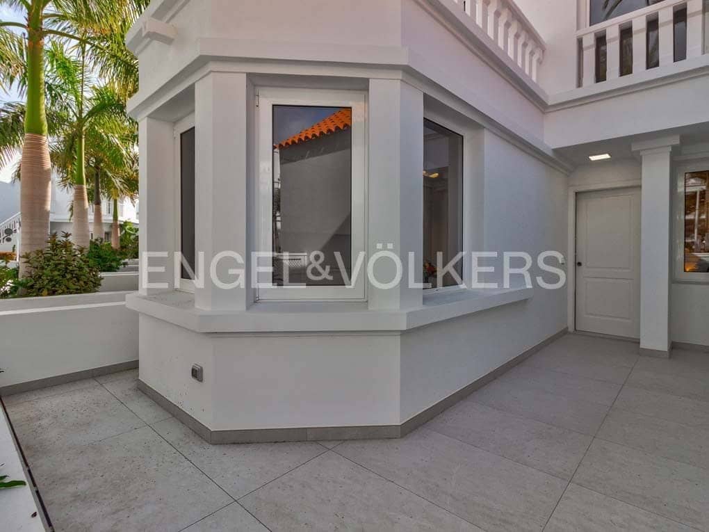 3 bedroom Villa for sale in Adeje with pool - € 1,400,000 (Ref: 8304549)