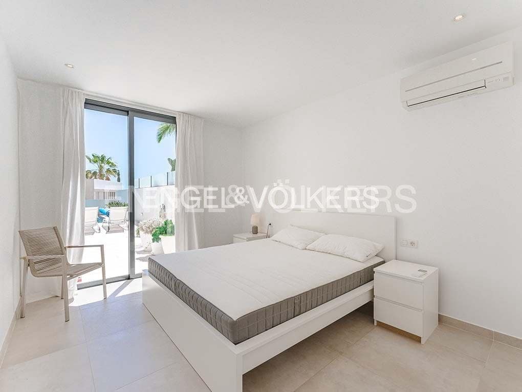 Chalet de 3 habitaciones en Costa Adeje en venta con piscina garaje - 1.395.000 € (Ref: 8354598)