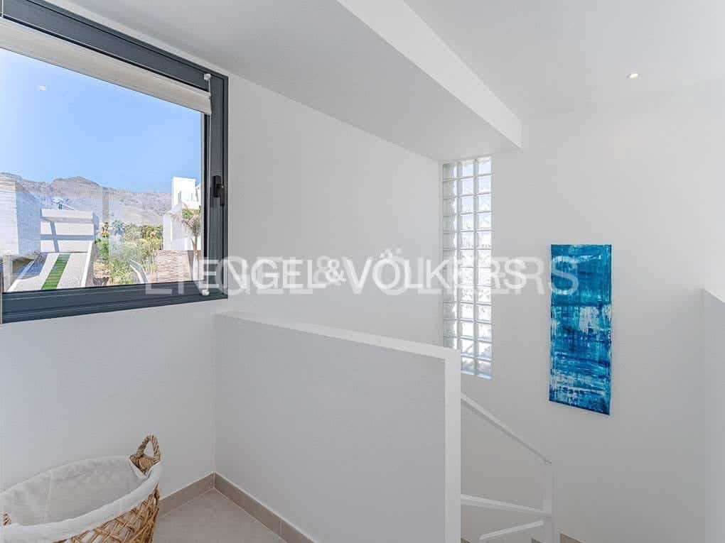 Chalet de 3 habitaciones en Costa Adeje en venta con piscina garaje - 1.395.000 € (Ref: 8354598)