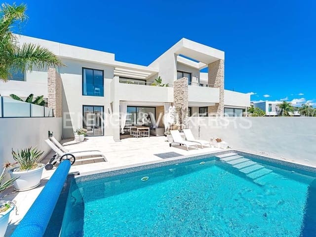 Chalet de 3 habitaciones en Costa Adeje, Adeje en venta con piscina garaje - 1.395.000 € (Ref: 8354598)