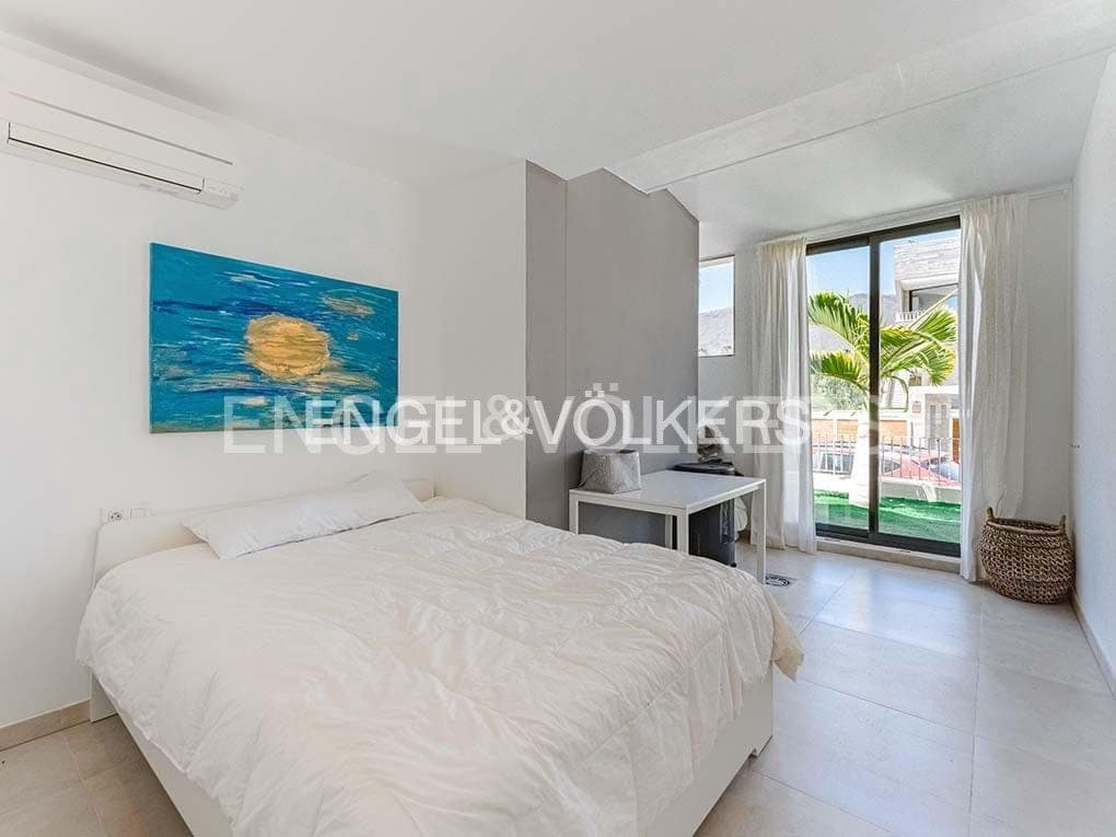 Chalet de 3 habitaciones en Costa Adeje en venta con piscina garaje - 1.395.000 € (Ref: 8354598)