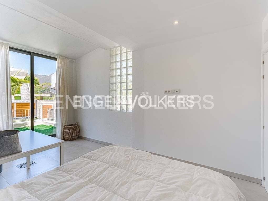 Chalet de 3 habitaciones en Costa Adeje en venta con piscina garaje - 1.395.000 € (Ref: 8354598)