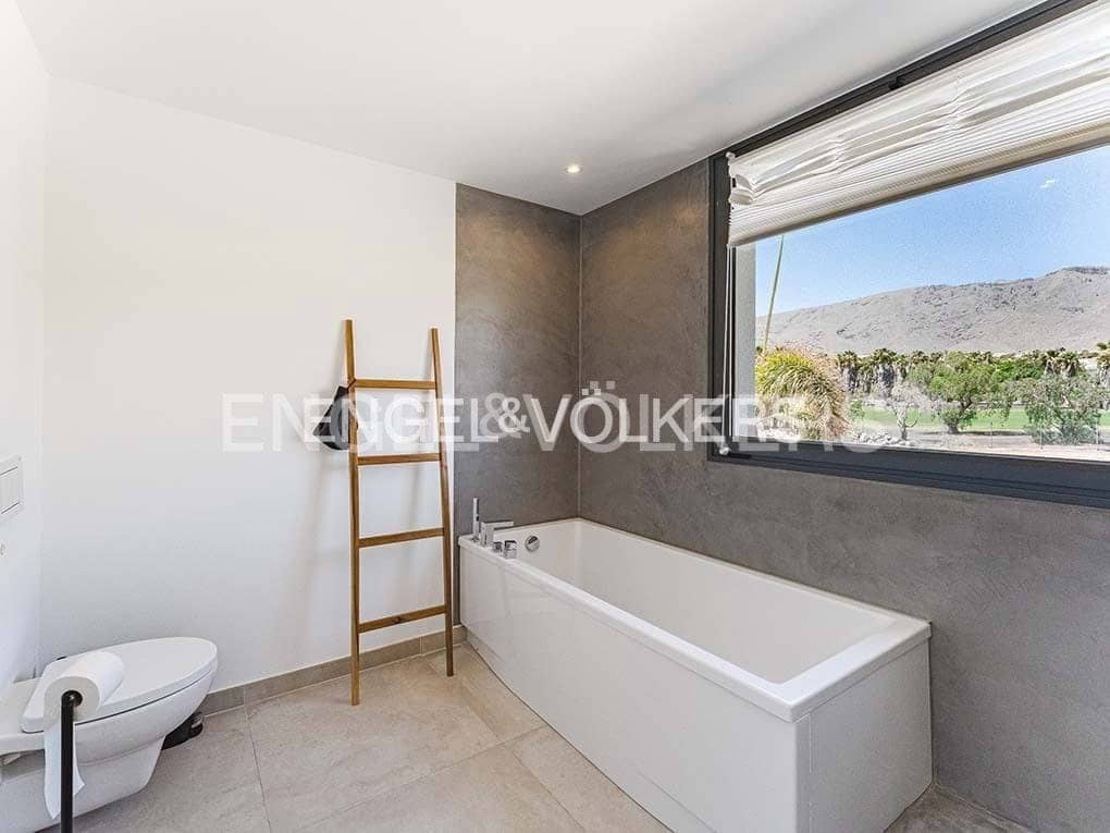 Chalet de 3 habitaciones en Costa Adeje en venta con piscina garaje - 1.395.000 € (Ref: 8354598)