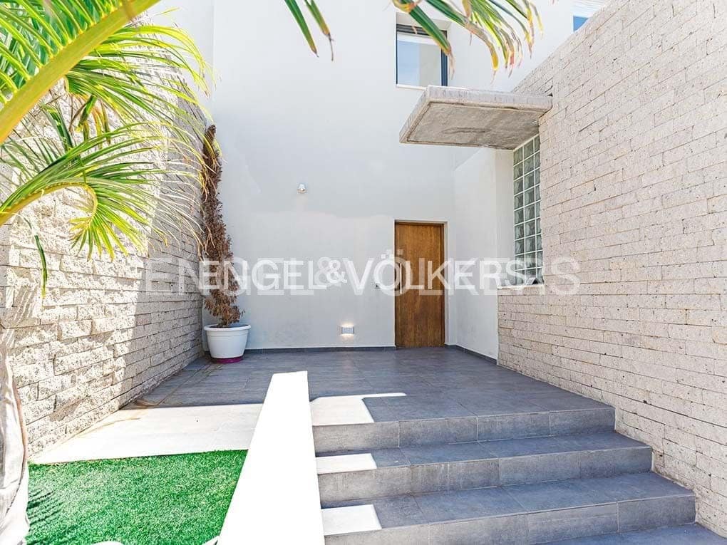 Chalet de 3 habitaciones en Costa Adeje en venta con piscina garaje - 1.395.000 € (Ref: 8354598)