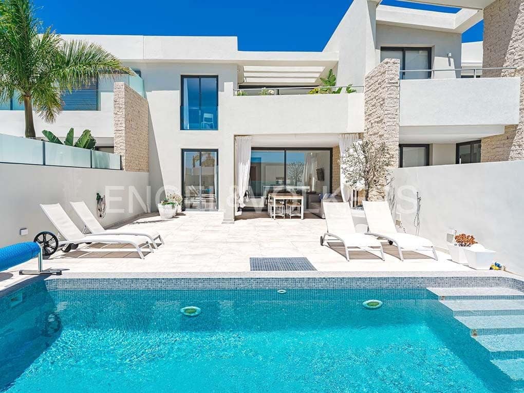 3 bedroom Villa for sale in Costa Adeje with pool garage - € 1,395,000 (Ref: 8354598)